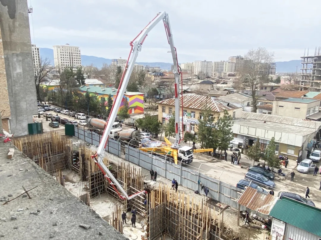 筑夢(mèng)“藍(lán)?！?！徐工泵車“圈粉”中亞！