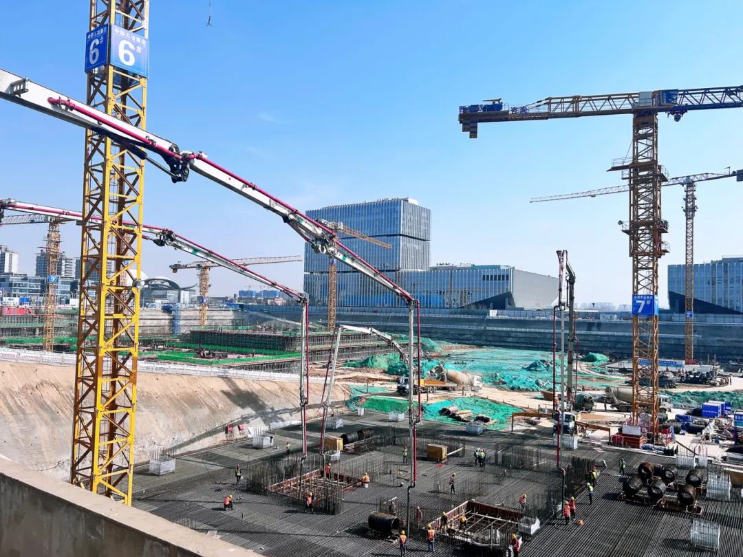 提前11小時(shí)！徐工大米數(shù)泵車賦能高效施工