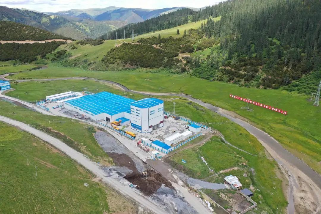 “站”立高原！徐工攪拌站助力川藏線建設(shè)！