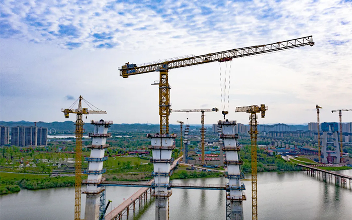 助力涪江兩岸“雙向奔赴”，徐工群塔顯身手！