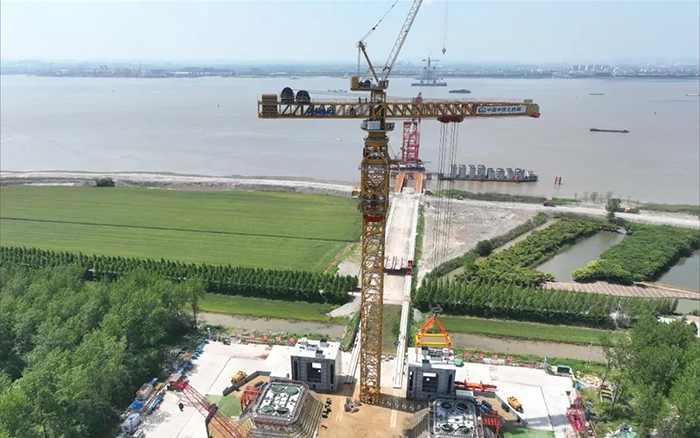【媒體聚焦】世界最大跨徑橋梁群！央媒一次次把鏡頭對(duì)準(zhǔn)徐工