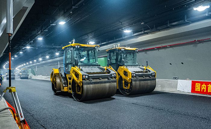 【智能化】全國(guó)首次，徐工“黑科技”無(wú)人攤鋪大秀！