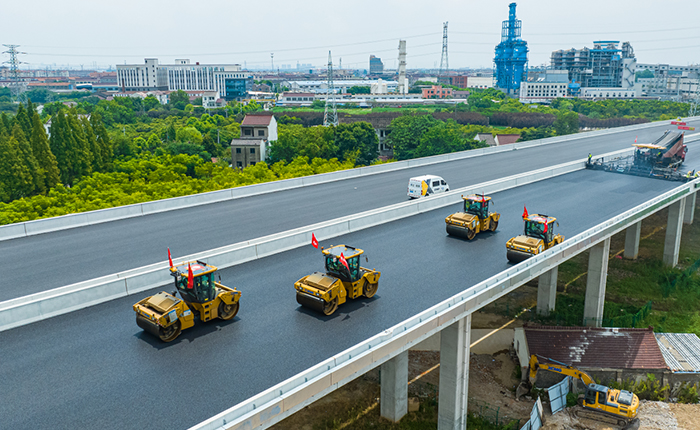 揭秘！常泰長(zhǎng)江大橋如何實(shí)現(xiàn)超寬橋面“一鍵鋪平”？