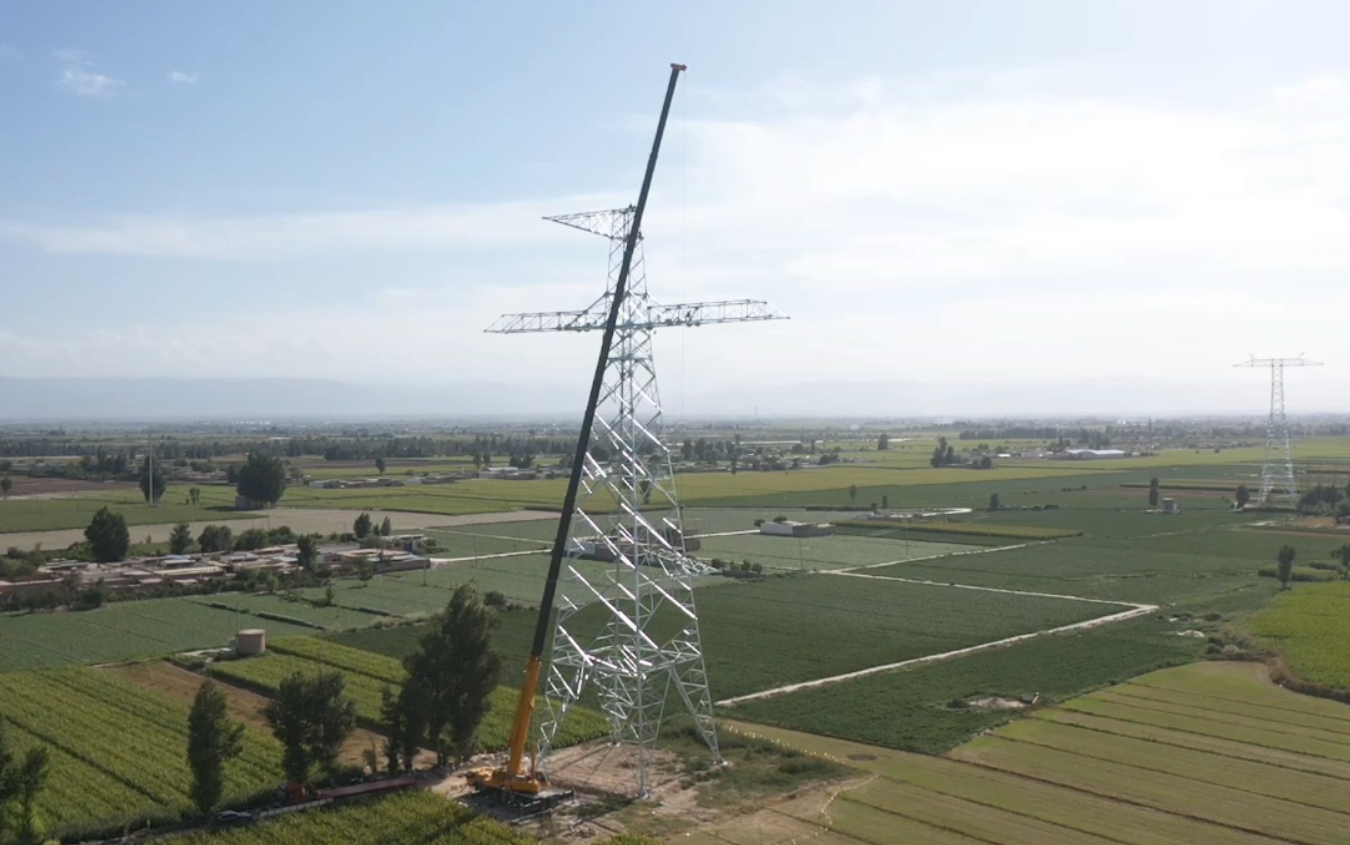 XCA200G8-1助力“哈重線(xiàn)”鐵塔吊裝！