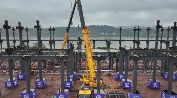 這把高端局！徐工G2起重機(jī)助力成渝鐵路改造！