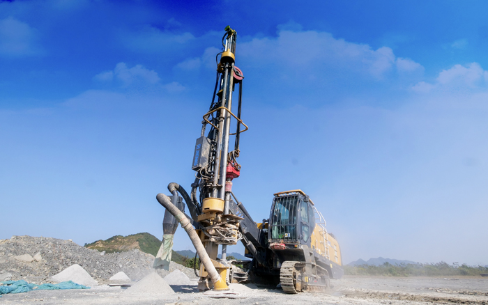 露天礦山，礦主們愛用徐工潛孔鉆！