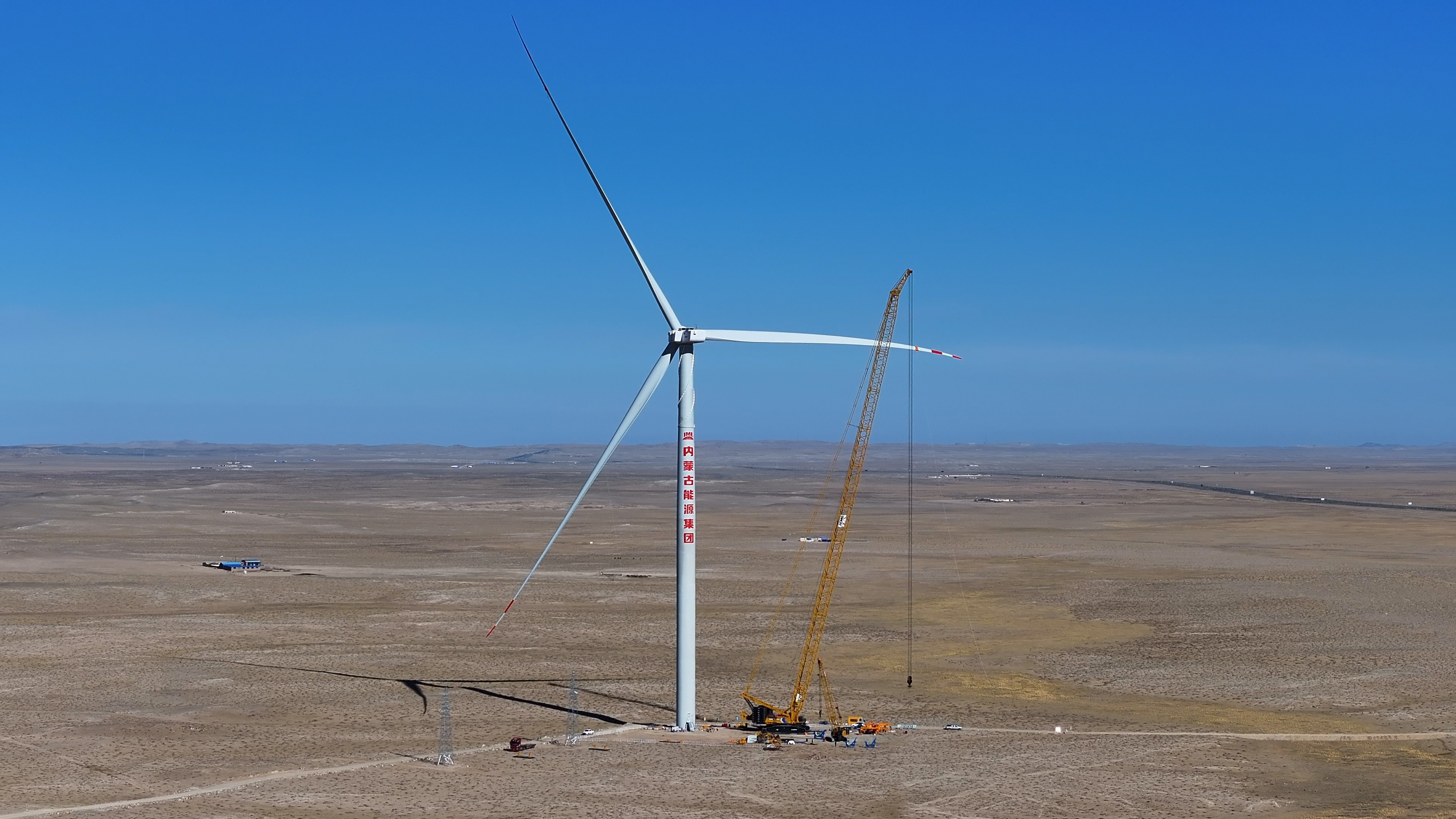 1300噸級(jí)新品風(fēng)電首秀！徐工千噸級(jí)起重機(jī)再添實(shí)力干將