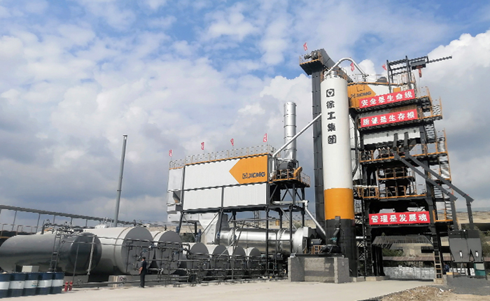 徐工4000型瀝青站 在鶴大高速大顯身手！