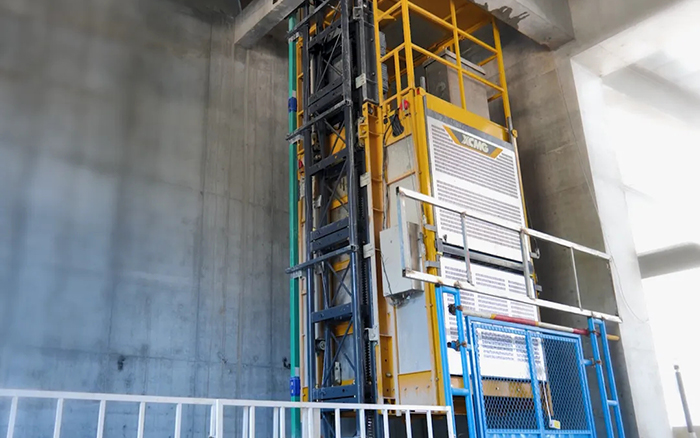 性能典范！徐工井道施工升降機(jī)助建超高層商務(wù)中心項(xiàng)目