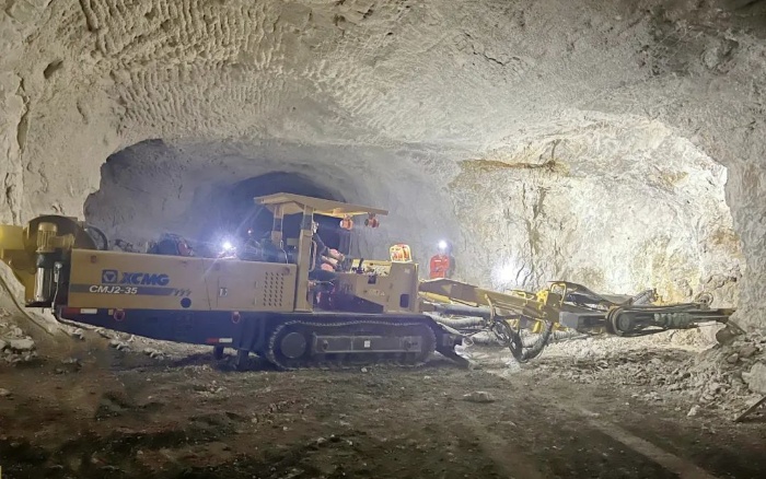 窄小巷道作業(yè)！徐工掘進(jìn)鉆車助力鐵礦開采