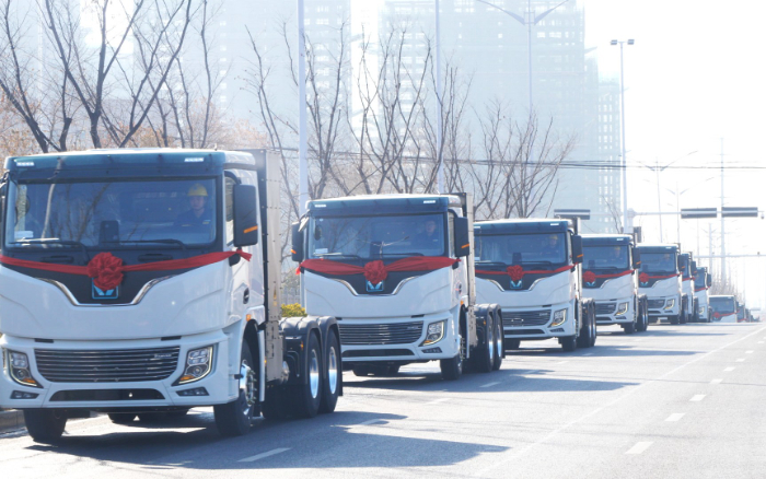 百臺齊發(fā)，千臺簽約！徐工新能源牽引車奔赴浙江