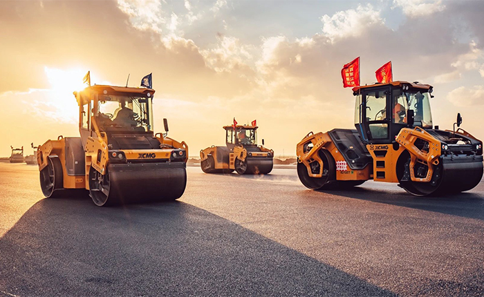 XD135T 壓路機(jī)：油面施工，智慧先行