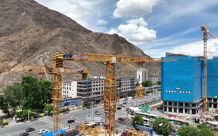 海拔4500米！ 徐工XGT600A-25S 奮戰(zhàn)“日光之城”