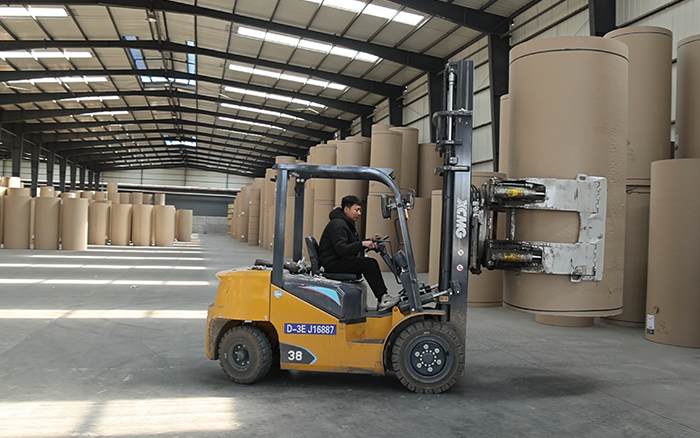 徐工新E叉車，為紙廠搬運難題 “精準(zhǔn)破局”