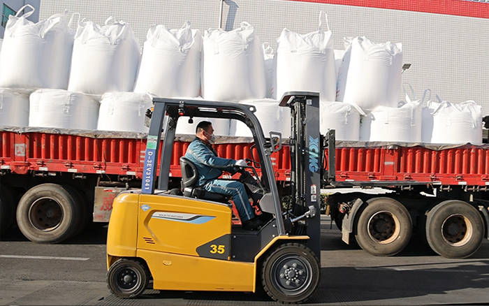 徐工新能源叉車為食品工廠綠色、高效生產(chǎn)保駕護航