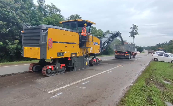 徐工成套道路機(jī)械油面施工，這次在馬來(lái)西亞！