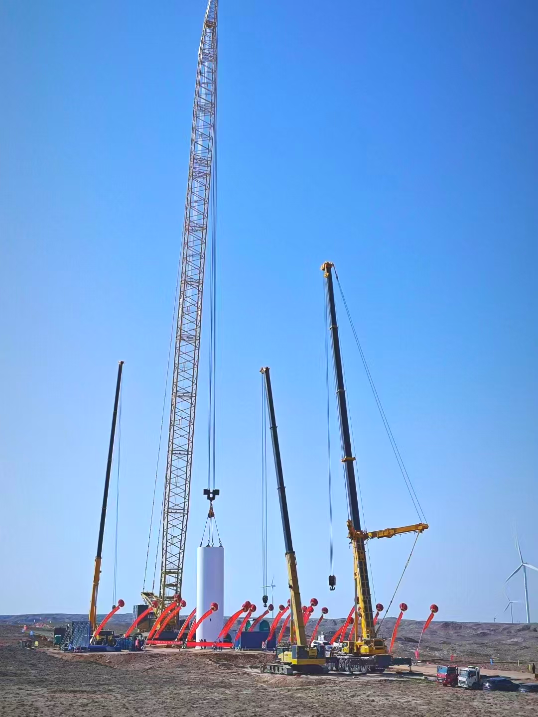 “舉重若輕”零偏差！徐工履帶起重機(jī)上演“施工大片”