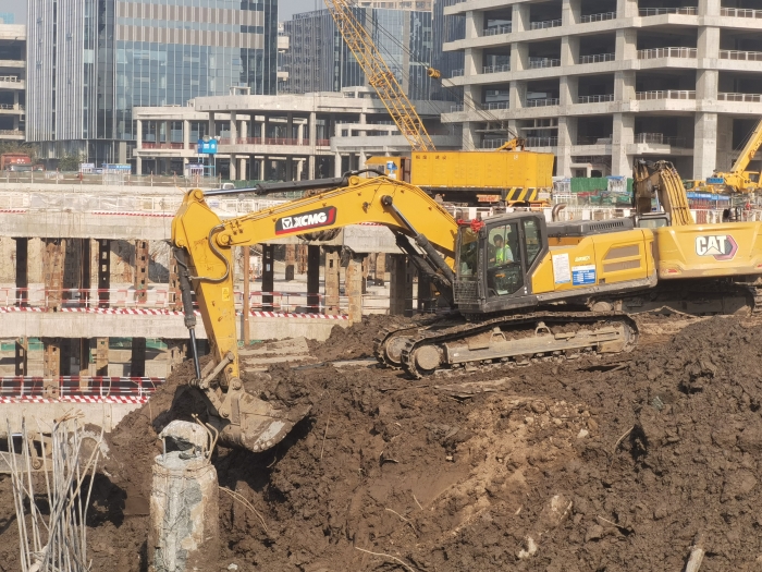品質(zhì)+節(jié)油+高效！徐工XE335GK助建亞洲最大地下空間