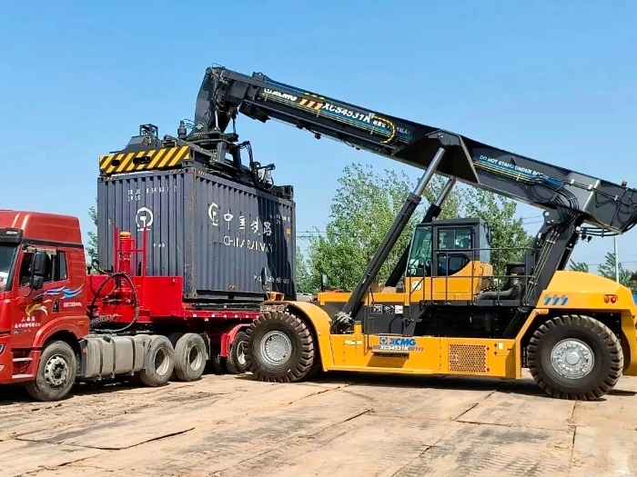 高效正面吊——散裝物料裝卸、輸送解決方案專家！