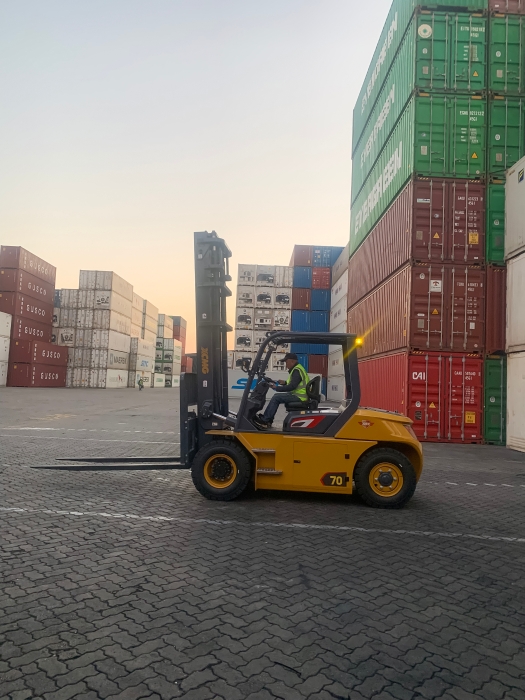 徐工叉車批量進駐廈門港，一站式解決方案賦能港口物流新升級