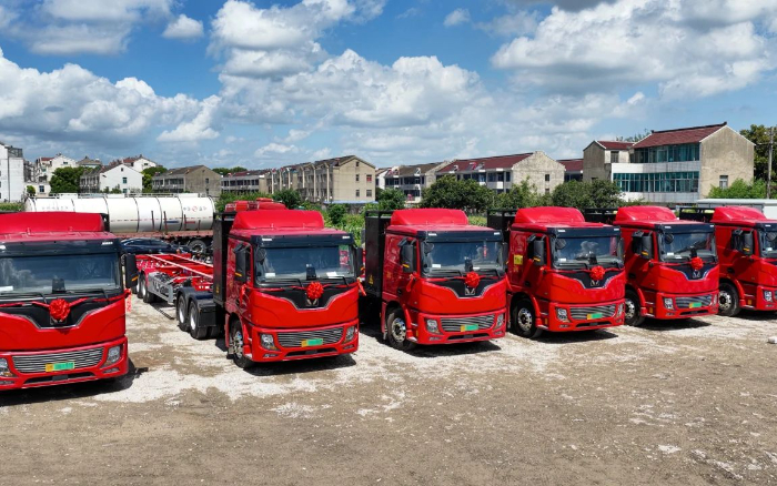 綠色物流再提速，徐工新能源牽引車批量入港！