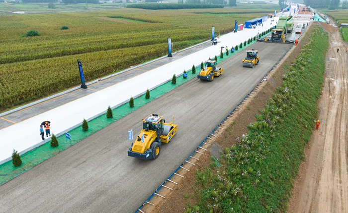 全場(chǎng)景智慧賦能，徐工水穩(wěn)層施工更便捷、更精準(zhǔn)！