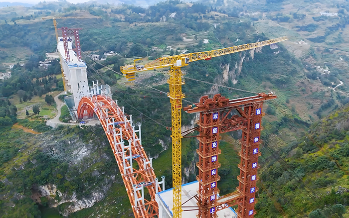 橋接黔西北 雙塔連山澗 徐工塔機(jī)奮戰(zhàn)白水河特大橋