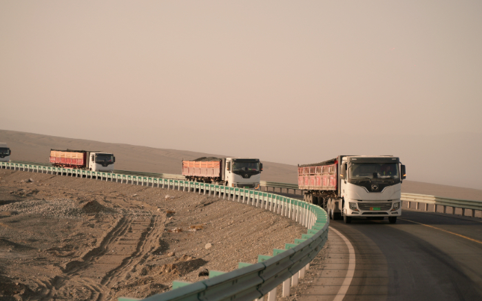 煤海逐綠！徐工新能源牽引車書寫煤炭運(yùn)輸綠色答卷