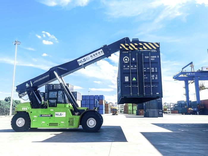 降本減碳雙突破！徐工XCS4531E領(lǐng)航西部陸海新通道核心樞紐綠色煥新