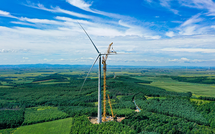 全球最高最大風(fēng)電動(dòng)臂塔機(jī)，首秀告捷！