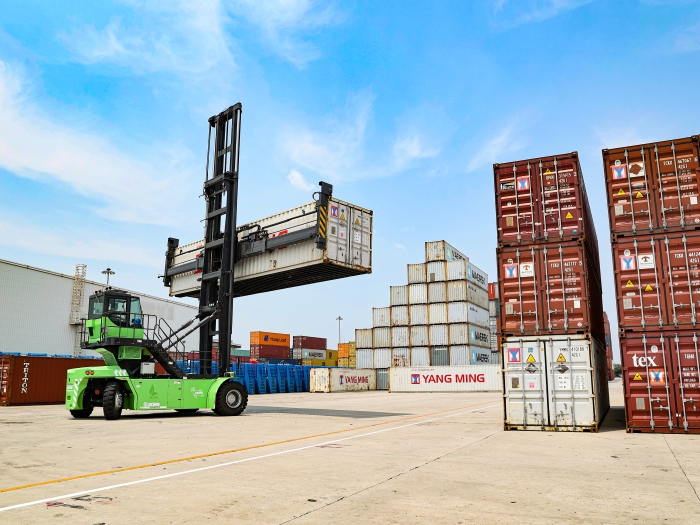 賽場競鋒芒！“徐工杯”堆高機操作員技能大賽見證“真功夫”