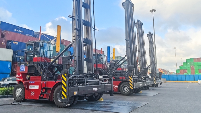 逐綠向新，東方大港涌動“徐工純電力量”！