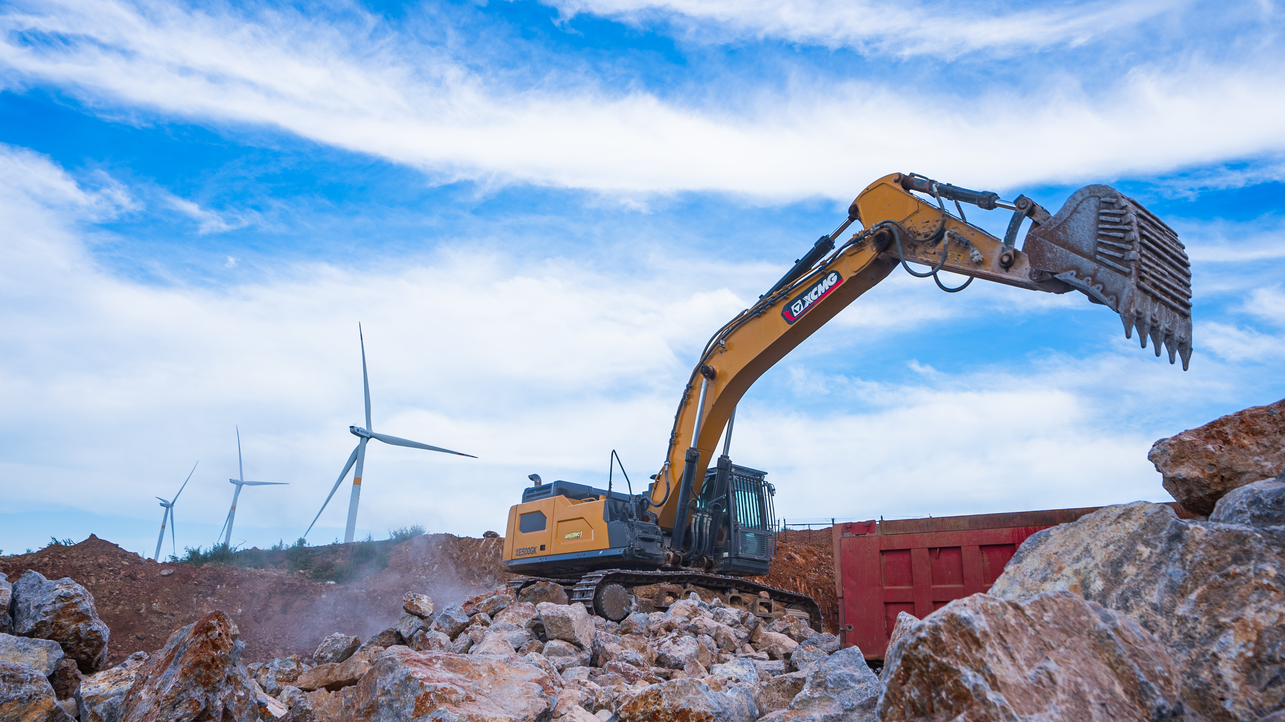 “掘金巨無霸”徐工XE500GK宜城石料開采，讓高效成就財(cái)富