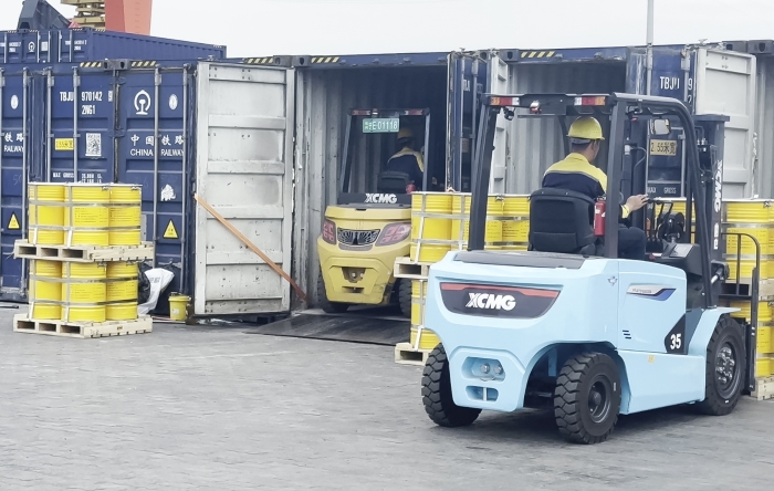 徐工雙系列叉車硬核助力！寧夏鐵路貨運站跑出高效運輸加速度