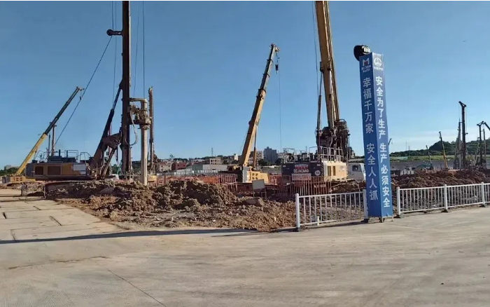 粘土 + 花崗巖地層 “攔路虎”？徐工 XR320E 旋挖鉆機(jī)高效破解助廈門軌交
