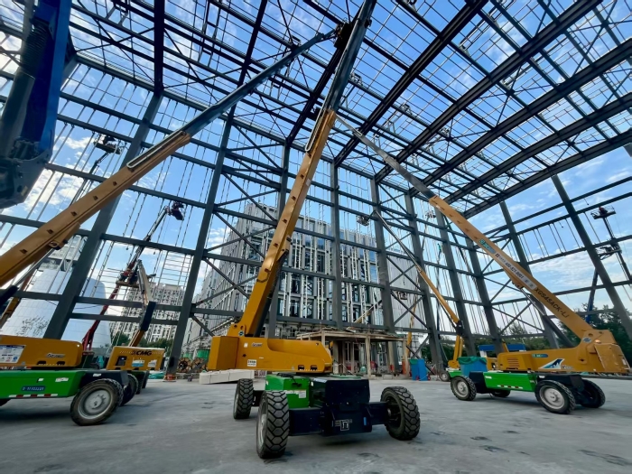 助力“中國智造”！徐工8臺高米數(shù)電動直臂高空作業(yè)平臺會戰(zhàn)北京火箭大街