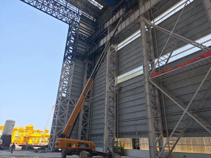 52米“巨臂”顯神通！徐工純電動高空作業(yè)平臺高效攻堅(jiān)藍(lán)水海洋車間擴(kuò)建