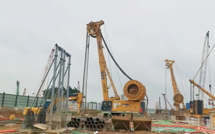 徐工 XTC120 雙輪銑，攻克機場隧道復(fù)雜地質(zhì)！