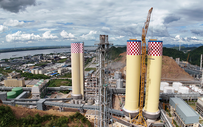 刷新紀(jì)錄！徐工 XGL3300-220S動臂塔機(jī)化工吊裝顯神威