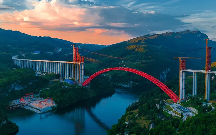 1834米，震撼合龍！ 徐工塔機(jī)助力中國再造世界級(jí)基建