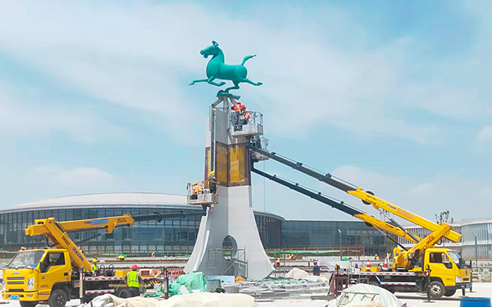 西北樞紐迎高峰！ 蘭州中川機場高空建設(shè)“顏值功臣”是徐工