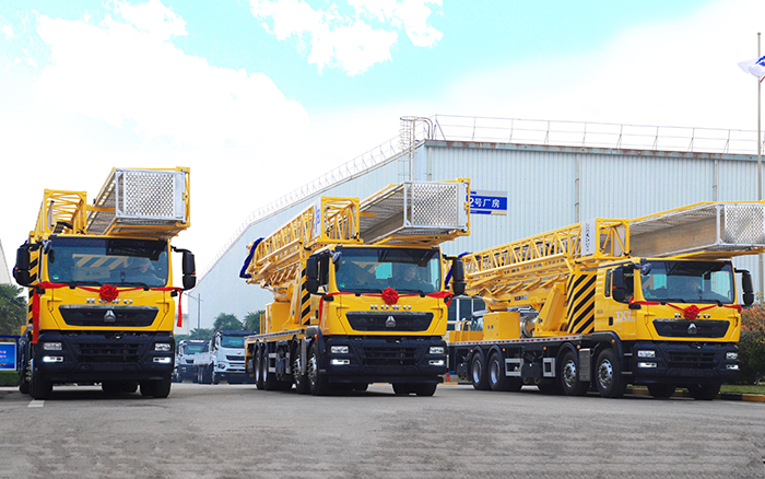 實(shí)用為王，破解路橋檢測難題！ 徐工橋梁檢測車批量啟程西部