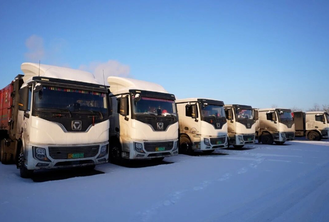 穿越-30℃寒潮！徐工新能源重卡馳騁西北能源運(yùn)輸動(dòng)脈