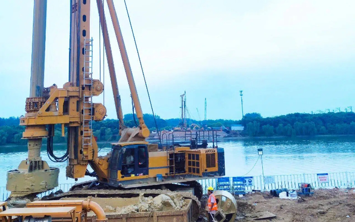 近3000根樁基，徐工旋挖機(jī)群聯(lián)合作業(yè)效率高