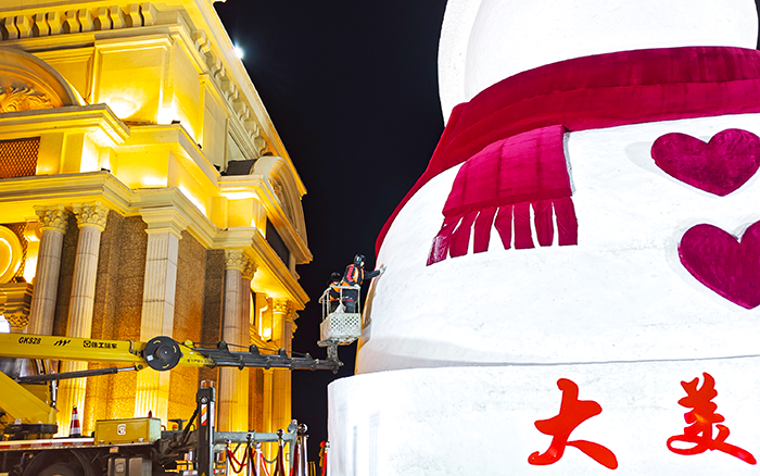 刷爆朋友圈的哈爾濱大雪寶，“空中造型師”是徐工高空作業(yè)車！