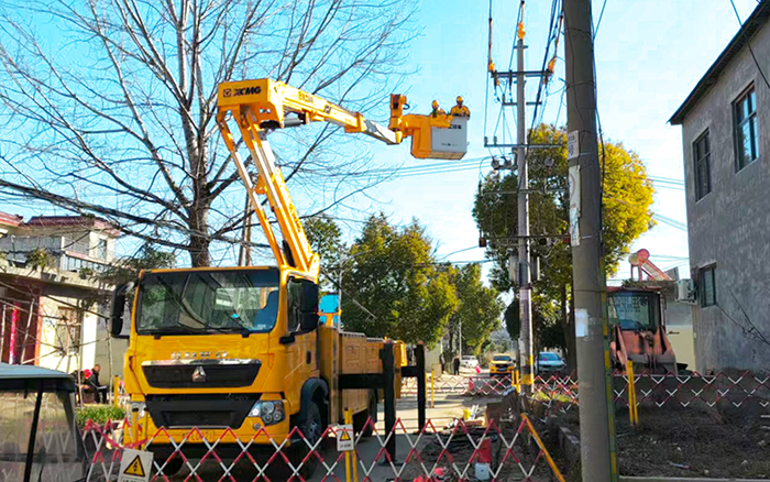 帶電作業(yè)“零打擾”！徐工GKJH18C絕緣斗臂車“護(hù)航”河南鄉(xiāng)村電網(wǎng)