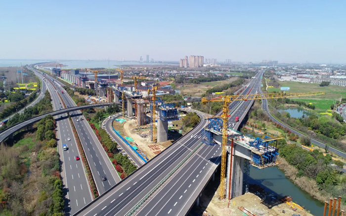 又見(jiàn)群塔 | 徐工塔機(jī)林立長(zhǎng)江沿岸鐵路線(xiàn)