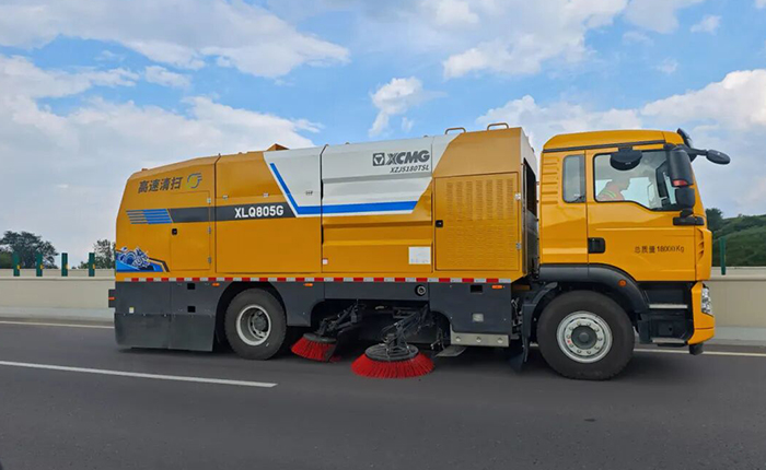 馭風(fēng)前行，凈在掌握！徐工高速清掃車(chē)太佳高速顯實(shí)力！