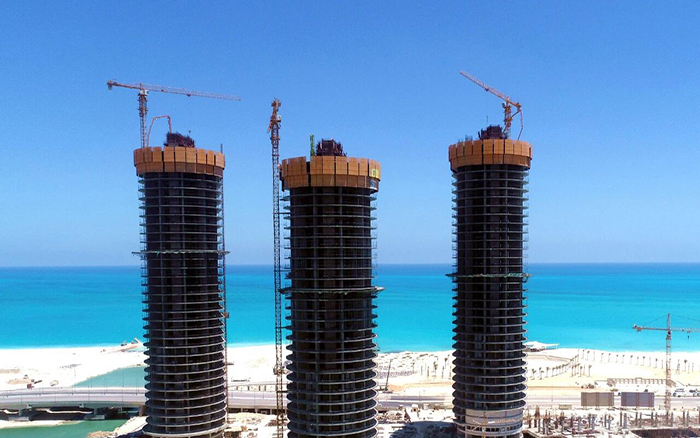 地中海岸，徐工塔機(jī)成群矗立！這畫面絕美～