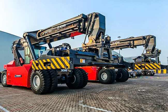 碼頭來(lái)了徐工“大家伙”！件雜貨作業(yè)再添綠色動(dòng)能